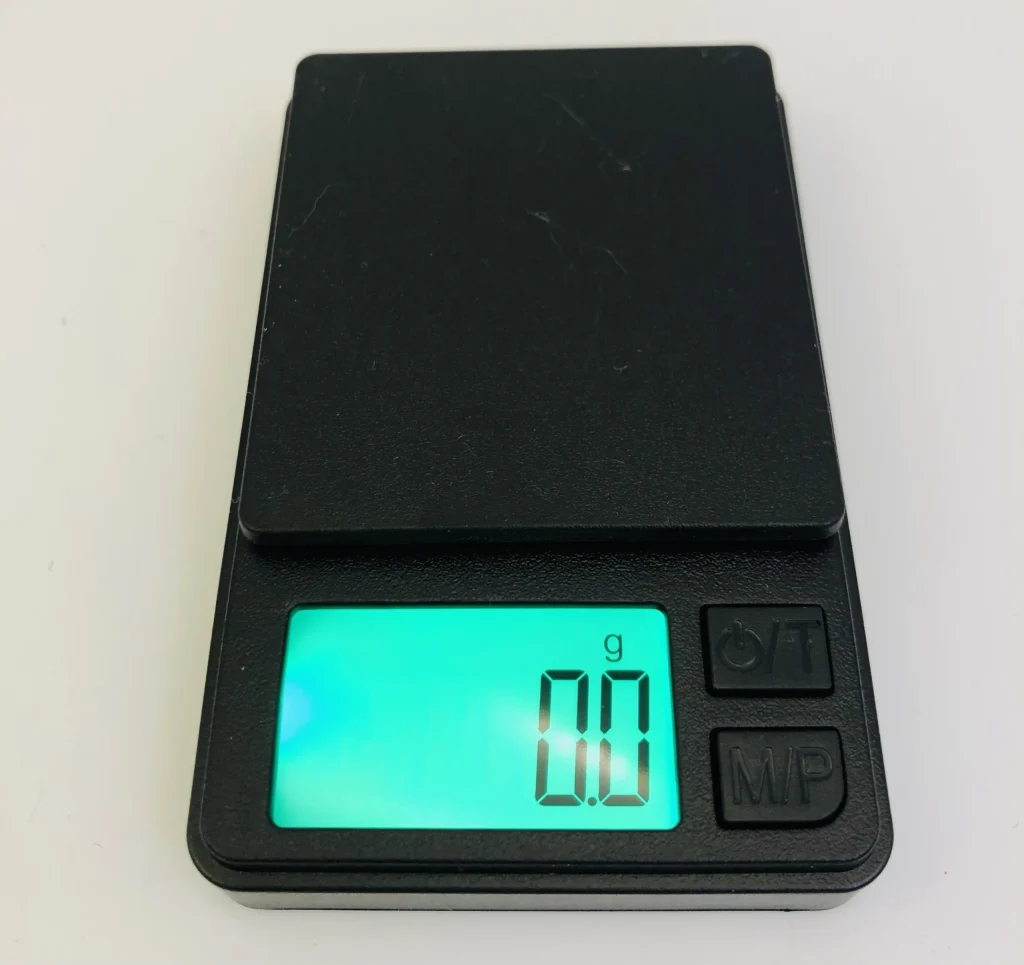 DisCats Disc Scale in Black plastic for precise 0.01g measurements.