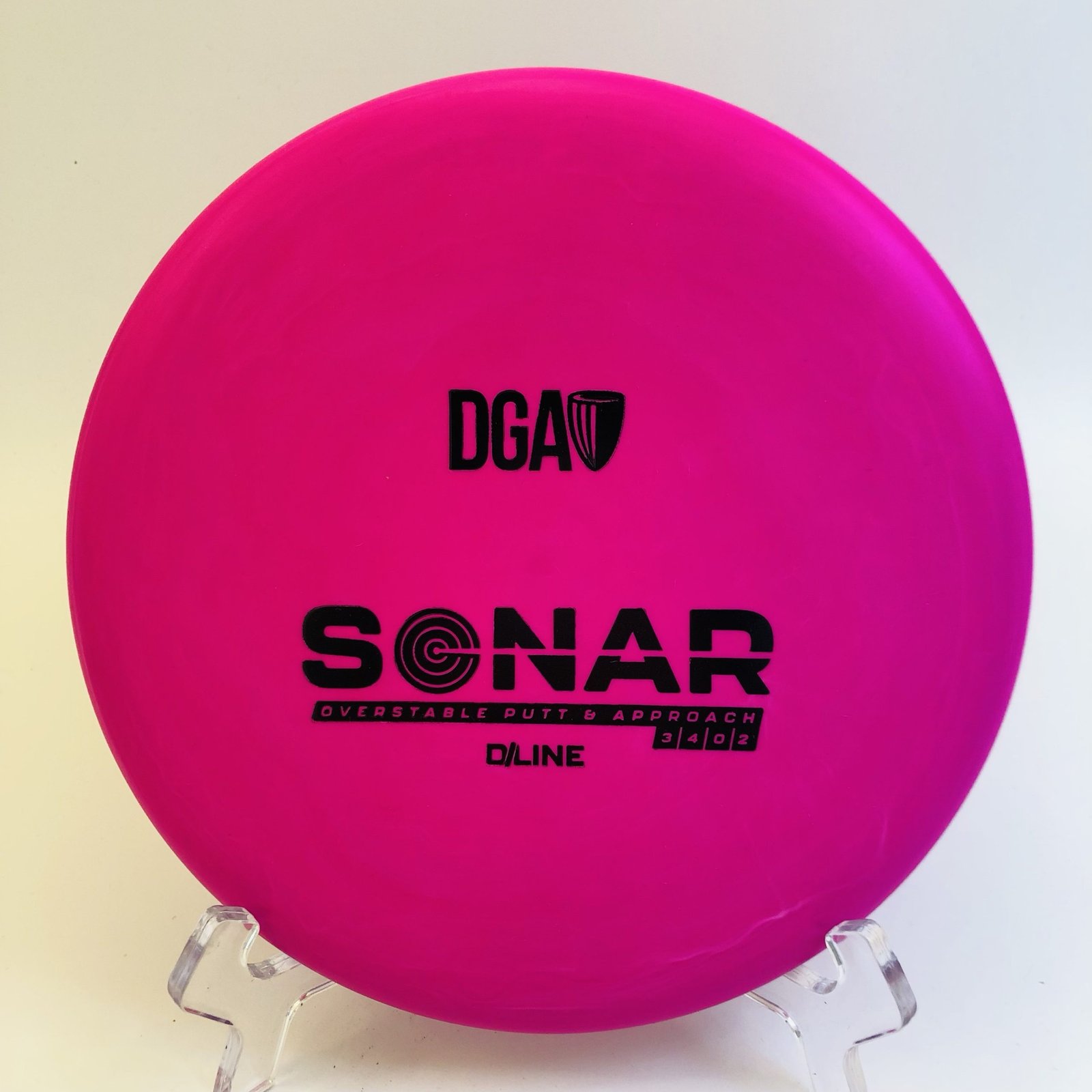 DGA Sonar in D-Line plastic for precision putts and approaches.