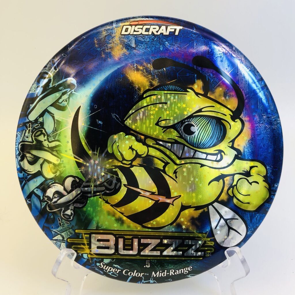 Discraft Buzzz in ESP plastic featuring a blue chains design.